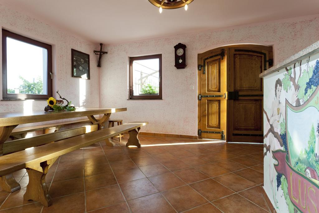 Vineyard Cottage Lustek Novo Mesto Room photo