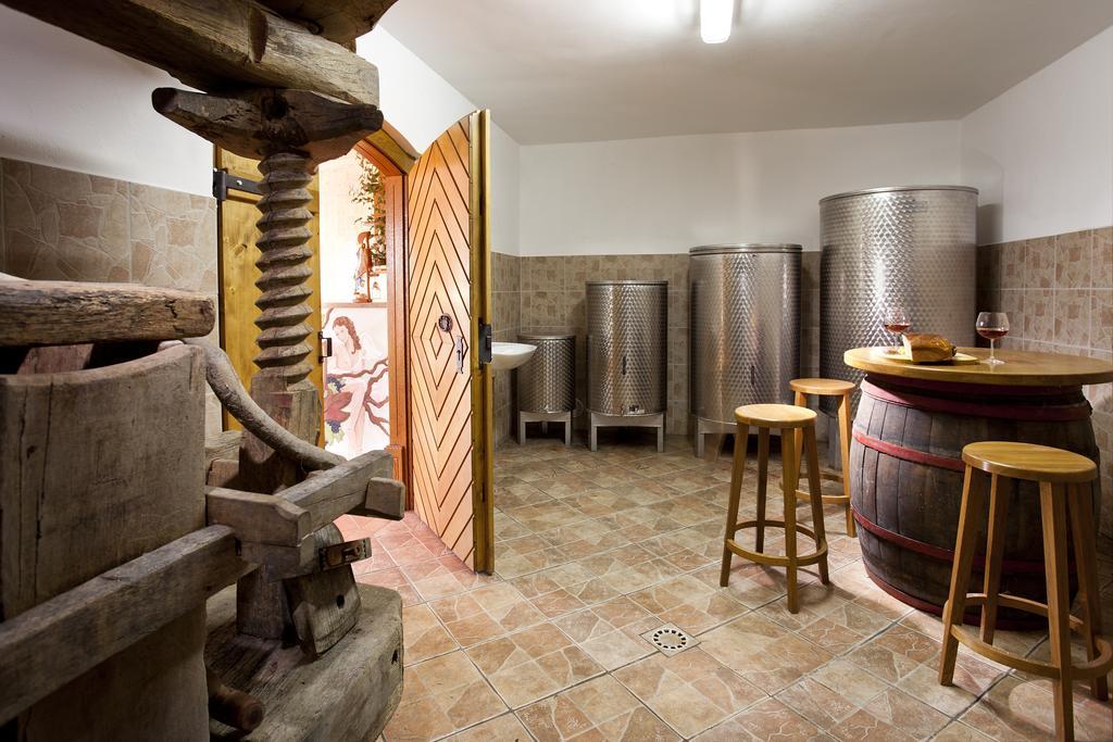 Vineyard Cottage Lustek Novo Mesto Room photo